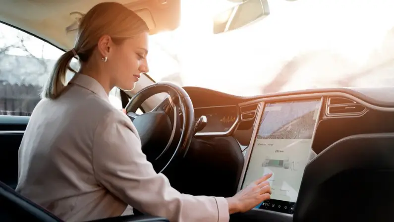 a-woman-using-a-car-gps
