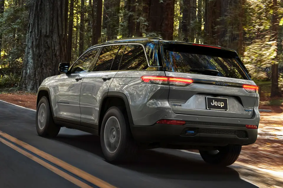 22022-jeep-grand-cherokee