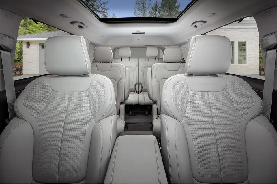 Jeep Cherokee L Interior