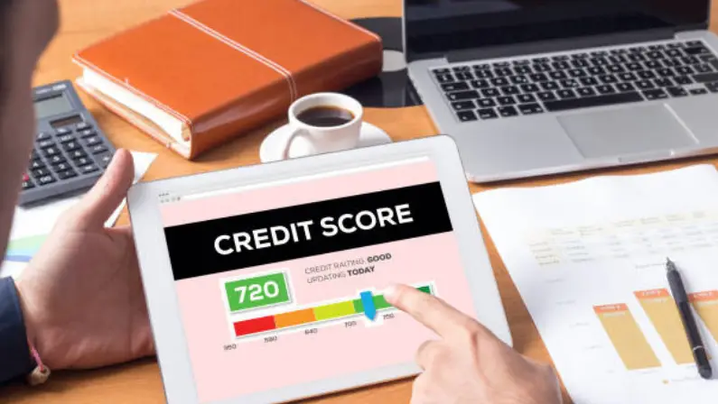 a-person-talking-about-credit-score
